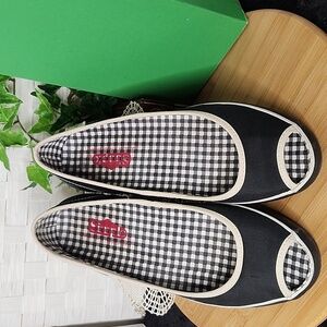 👉*ECO-SNEAKS* CUTE SIMPLE BRAND BLACK W/ WHITE TRIM PEEP TOE SHOES ~SZ 9.5